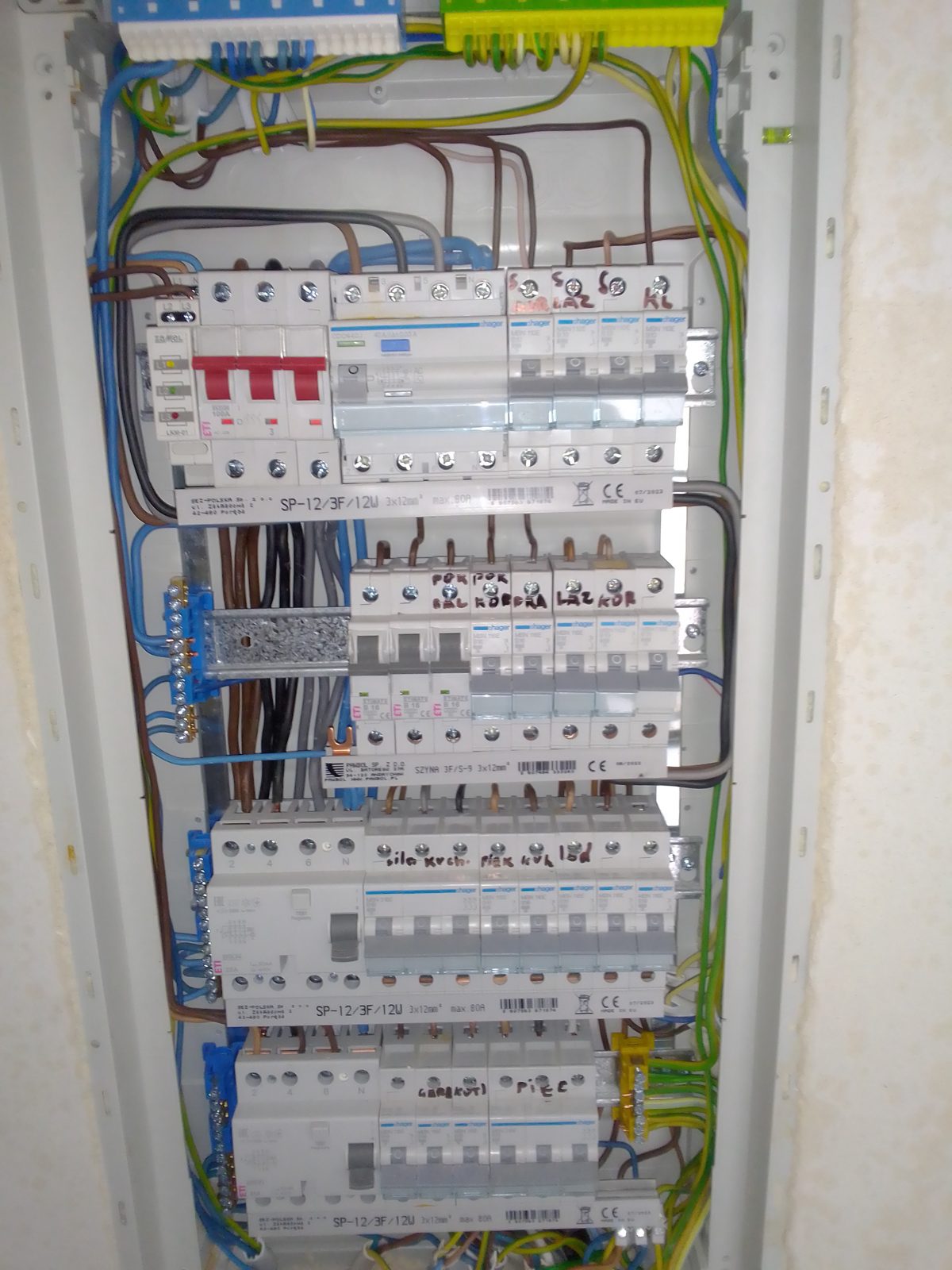 Nowa rozdzielnica elektryczna — montaż w Krakowie i okolicy